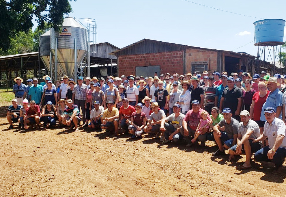 Produtores de leite da região visitam a Granja Ortiz