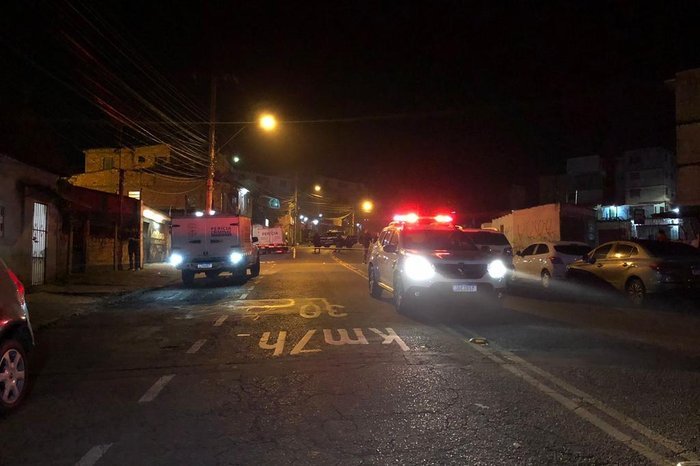 MADRUGADA SANGRENTA:  DOIS HOMENS E DUAS MULHERES SÃO MORTOS EM TIROTEIO EM PORTO ALEGRE