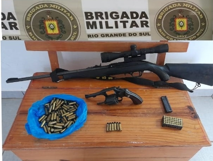 BRIGADA MILITAR E PC APREENDEM ARMAS E MUNIÇÕES EM DOUTOR MAURÍCIO CARDOSO E HORIZONTINA NESTE FINAL DE SEMANA