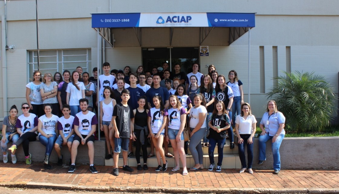 ACIAP recebe jovens empreendedores de Encantado