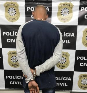 Homem assalta casal e é preso após enviar mensagens