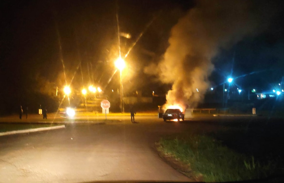 Carro tem perda total após incendiar em Tucunduva