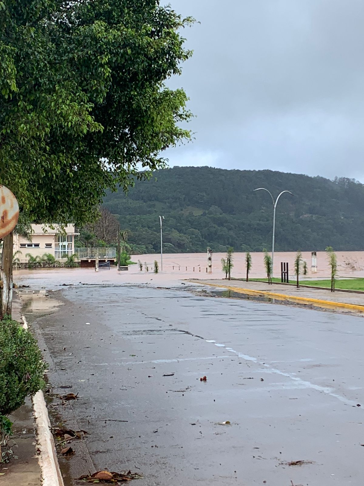 ​ RIO URUGUAI ESTÁ PRÓXIMO AOS 11 METROS ACIMA DO NÍVEL EM PORTO MAUÁ