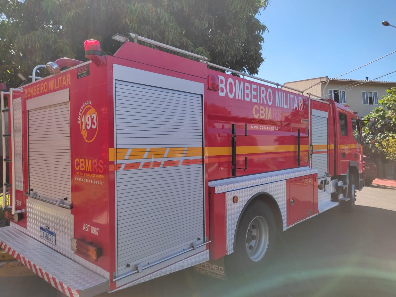 Corpo de Bombeiros atende incêndio em rede elétrica e saída de pista com lesões nas últimas horas em Horizontina