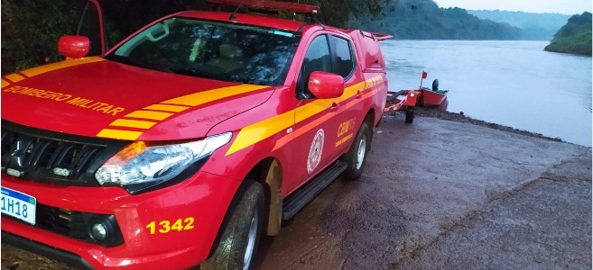 CORPO DE BOMBEIROS DE TRÊS PASSOS FAZ BUSCAS A DESAPARECIDOS NO RIO URUGUAI