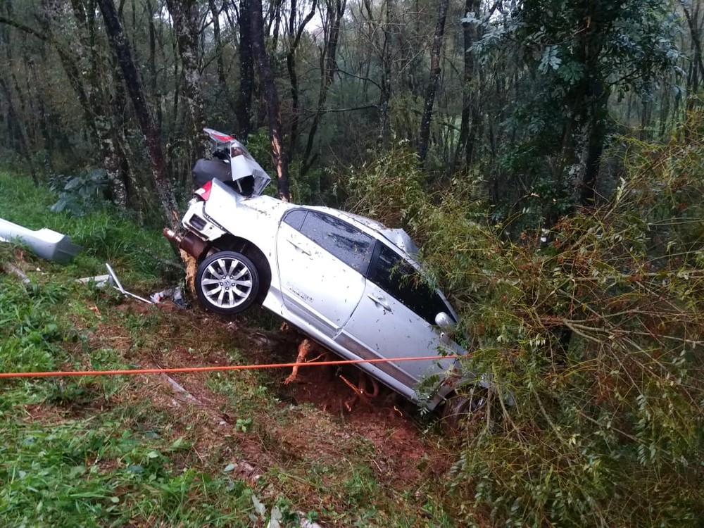 Homem morre após carro bater em árvore em Palmeira das Missões