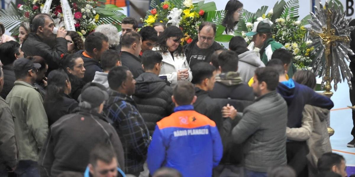 Centenas de pessoas se despedem de jogador do Passo Fundo Futsal