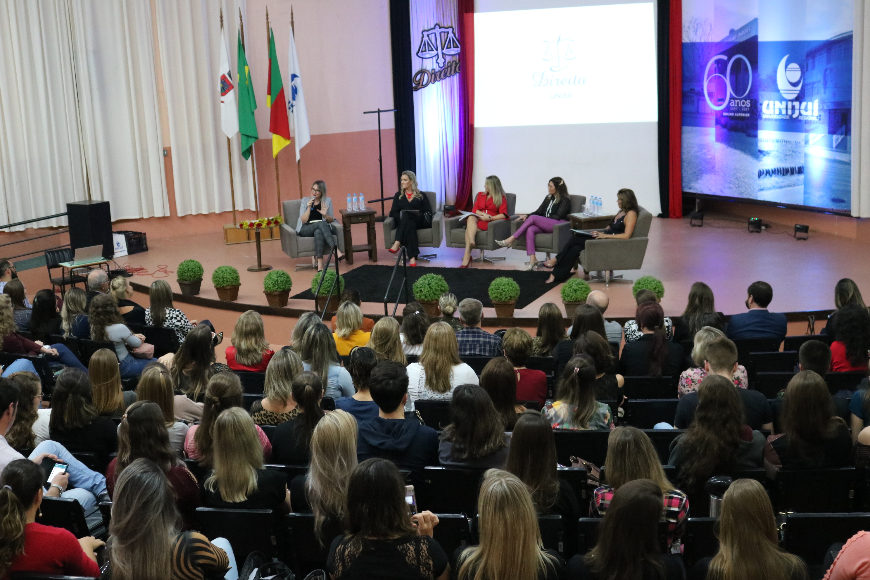 Painel debate sobre violência contra a mulher na Unijuí