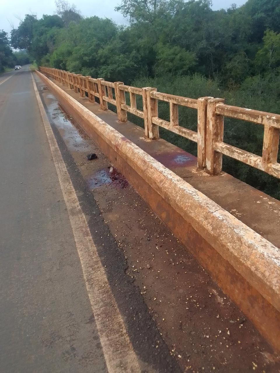 OCORRÊNCIA COM POSSÍVEL VÍTIMA  E MUITO MOVIMENTO NA PONTE DO RIO SANTA ROSA NA ERS 305