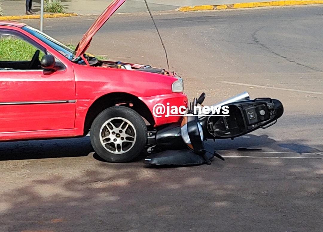 ACIDENTE DE TRANSITO DEIXA MOTOCILISTA FERIDA EM SANTA ROSA NA AVENIDA TUPARENDI