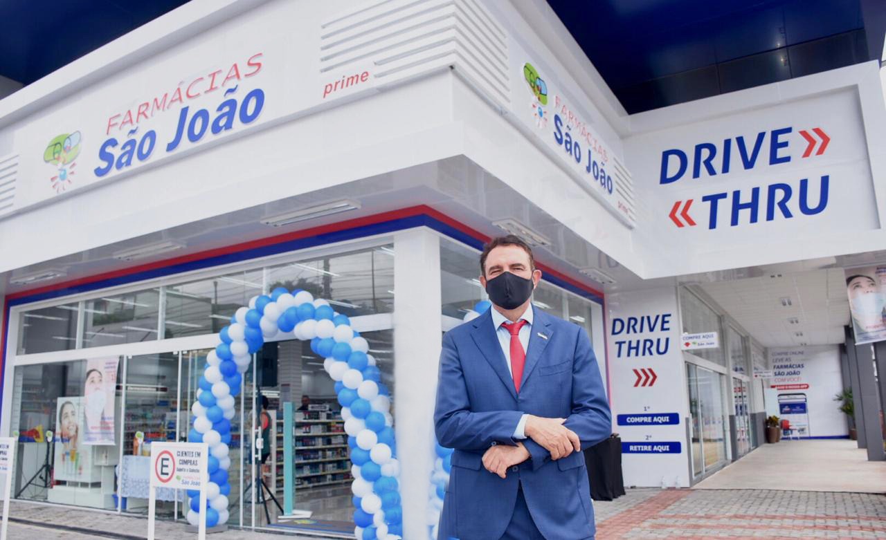 Rede de Farmácias São João inova com primeira loja com serviço Drive Thru do Sul do Brasil