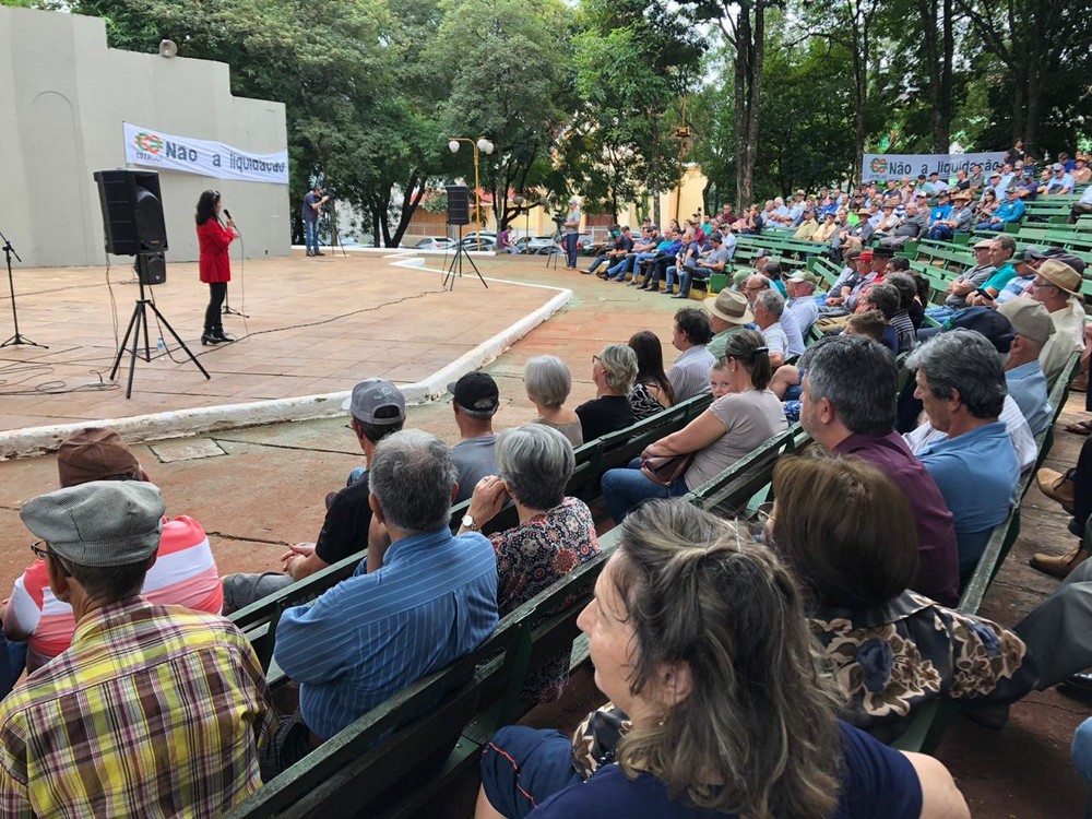 Ato contra liquidação da Cotrijuí reúne cerca de 300 pessoas em praça