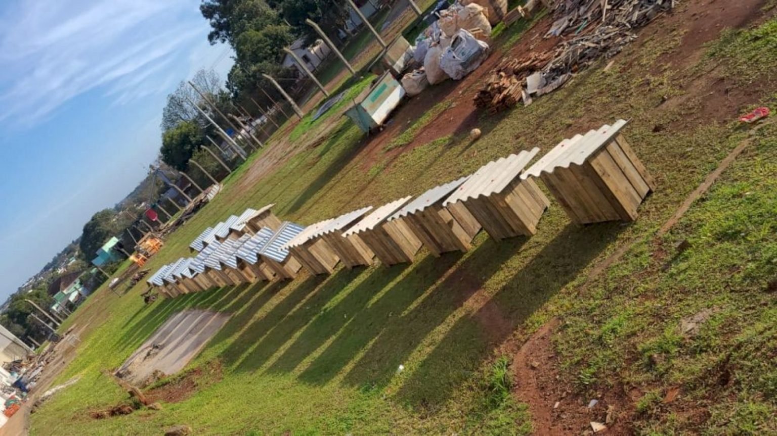 CASINHAS DE CACHORROS CONSTRUÍDAS POR PRESOS SÃO DOADAS PARA FAMÍLIAS DE BAIXA RENDA EM CRUZ ALTA